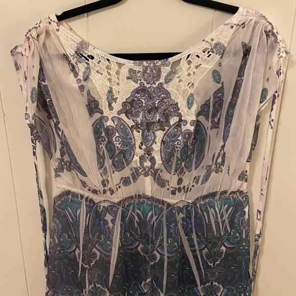 Woman’s large top from Dots - Picture 3 of 7